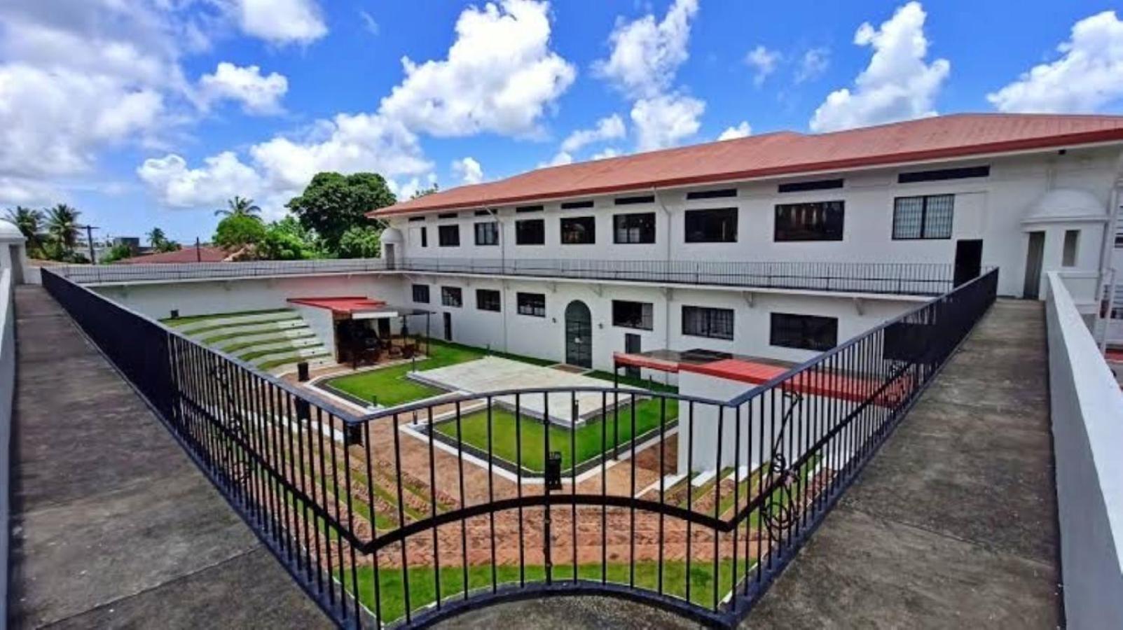 Fernando'S Hotel Sorsogon Exterior photo